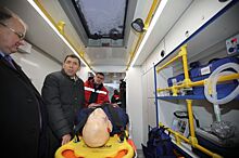 Евгений Куйвашев передал медучреждениям области 14 новых единиц спецтранспорта, в том числе первую мобильную «Стомотологию»