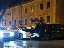 В Воронеже столкнулись три иномарки: двое пострадали