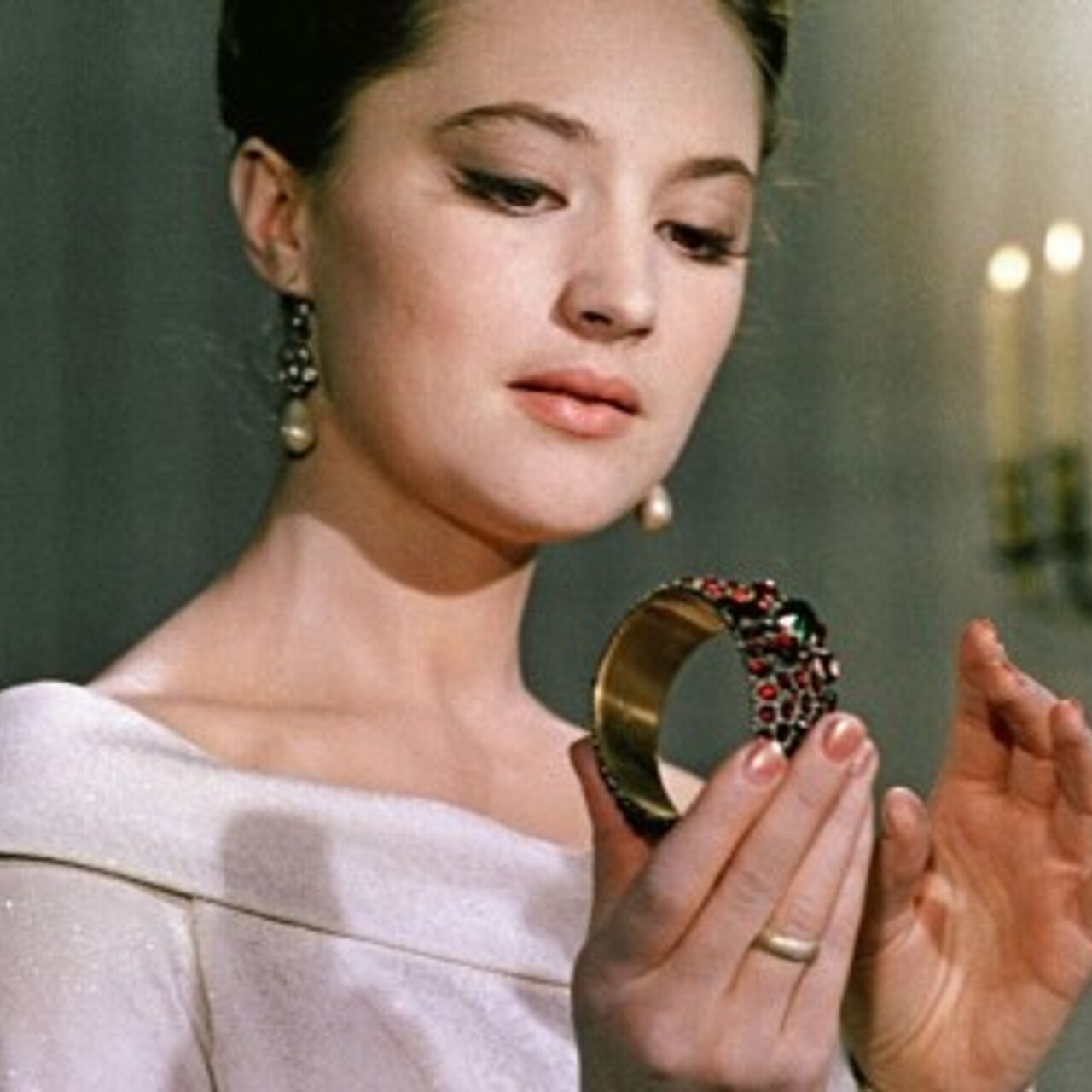 Купринский гранатовый браслет. Гранатовый браслет буктрейлер. Купринский гранатовый браслет. Гранатовый браслет 1965. Семья шеиных гранатовый браслет.