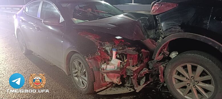 На проспекте Салавата Юлаева в Уфе водитель Hyundai въехал в стоящий автомобиль
