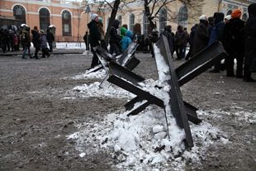 На Уралмаше установили противотанковые ежи