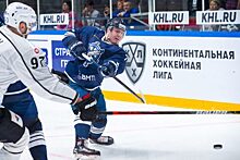 Московское "Динамо" победило "Адмирал" в матче КХЛ и прервало серию поражений из трех игр