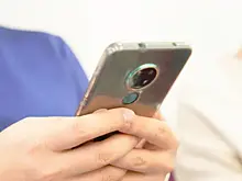 "Попросите его поправить волосы": кто скрывается за маской телефонного мошенника и как его вывести на чистую воду