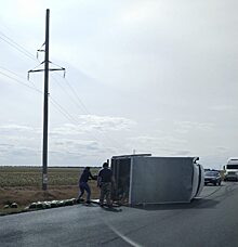 Ветер у Саратова перевернул ГАЗель с арбузами