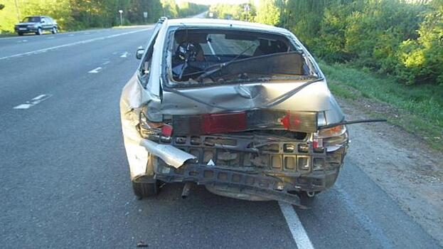 В Яранском районе водитель ВАЗ-2114 врезался в стоящий на обочине ВАЗ-2112