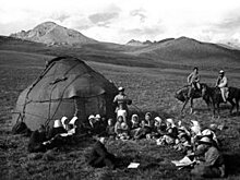 Русская гуманитарная миссия помогла старейшей школе Каракола
