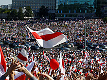 На митинге против Лукашенко собрались тысячи людей