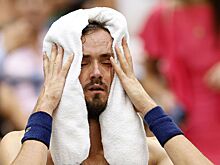 Видео: Даниил Медведев нервно ведёт себя с Сервара на тренировке в Мадриде