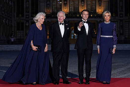 Королева Камилла надела украшения Елизаветы II на встречу с президентом Франции