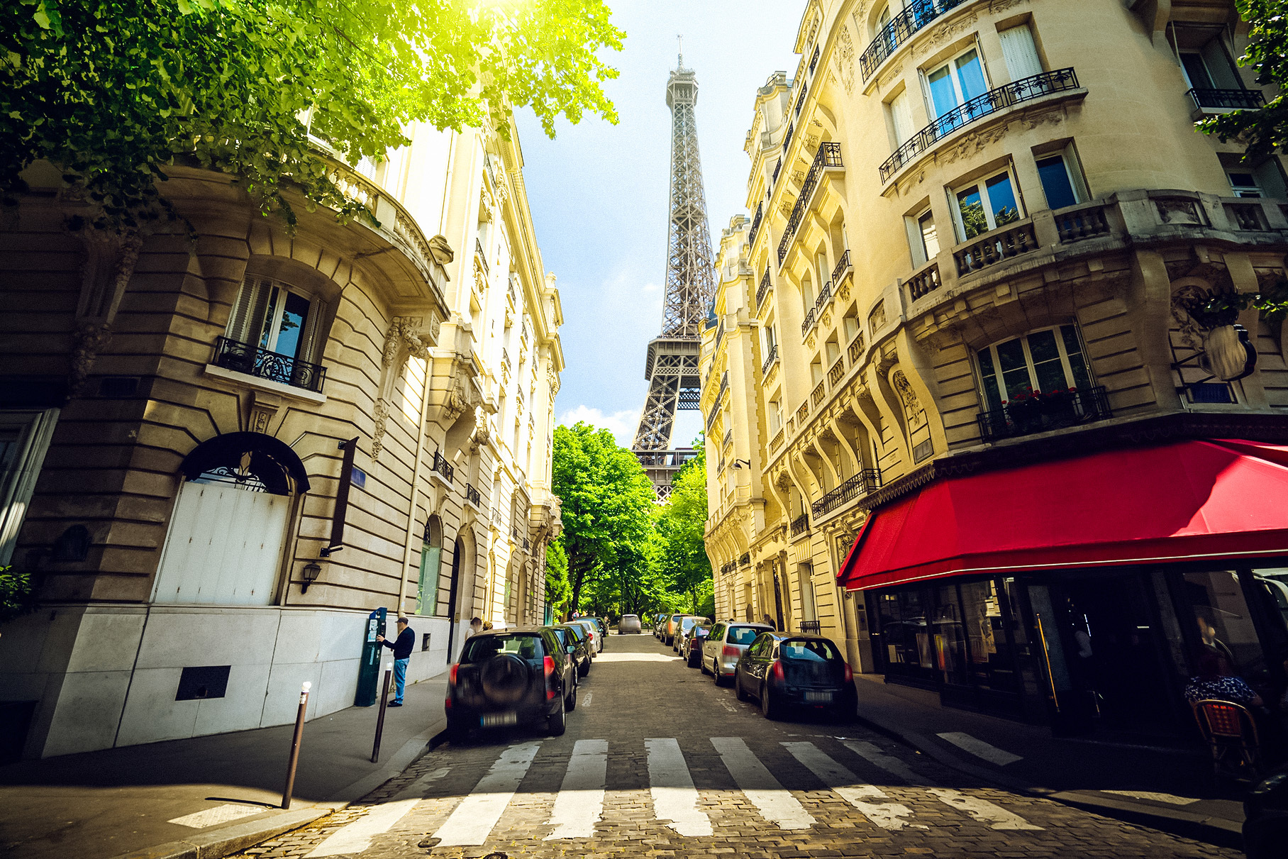Парковка для крупных внедорожников в Париже подорожает в три раза