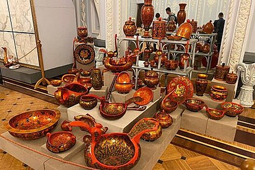 В Нижнем Новгороде открылась выставка потомственного мастера хохломской росписи