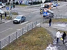 Опубликовано видео столкновения Toyota и BMW на ул. Борзова