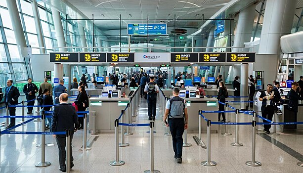 Выпустят ли туриста за границу, если долг есть, а запрет на выезд не пришел