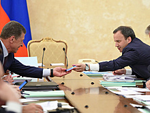 Неравенство в верхах