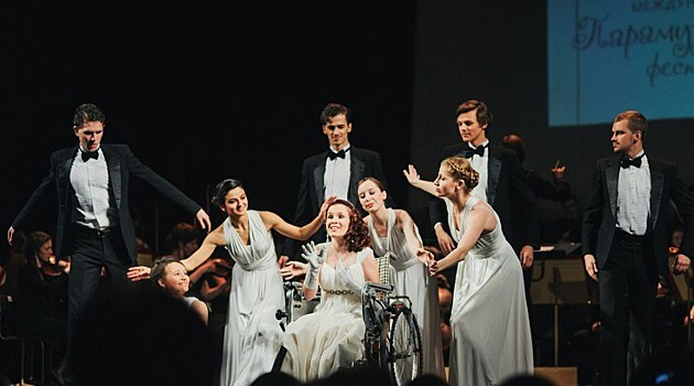 Участники Всемирного парамузыкального фестиваля встретились с российской Снегурочкой