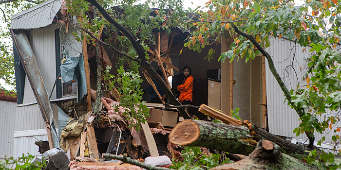 Ураганы, наводнения, оползни: непогода терзает США и Вьетнам