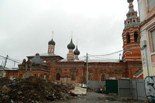 Кинотеатр «вне закона»? В Ярославле в зоне ЮНЕСКО началось строительство