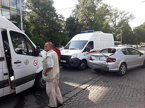 Водитель маршрутки не соблюдал дистанцию: УМВД – об аварии у ТЦ "Эпицентр"