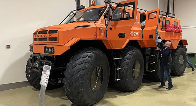Вездеход-амфибию РУСАК К-8 показали в рамках выставки «Поехали 2021»