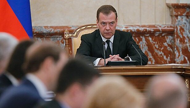 Медведев заявил, что кабмин займется проблемой обманутых дольщиков в ДФО