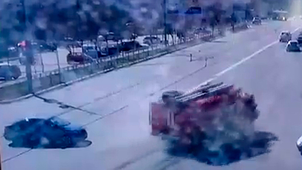 Смертельное ДТП в Оренбурге: пожарная машина раздавила легковушку