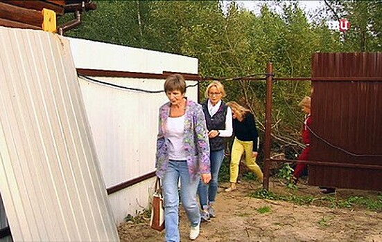 В Рязанской области единственную дорогу в село перегородили забором