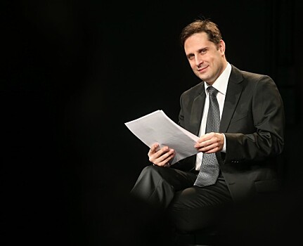 Илья Славутский приглашает на «Литературный дворик»