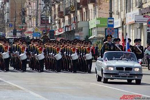 В Пермь спецборотом доставили две «Волги» для участия в Параде Победы