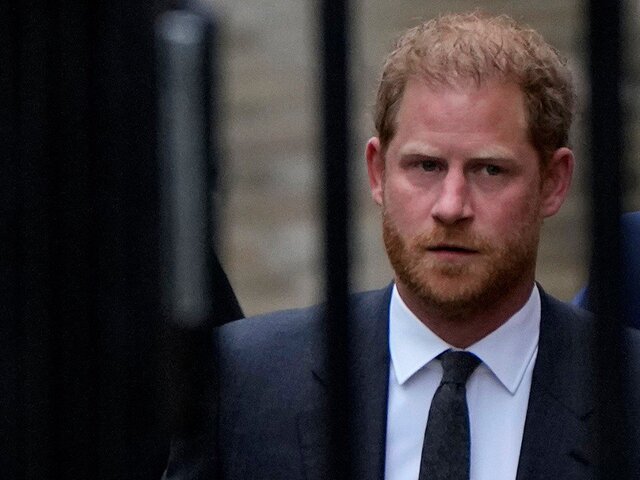Принц Гарри не явился в суд по иску против Mirror из-за дня рождения дочери — СМИ
