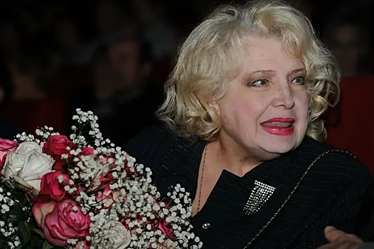 «Верим, что Доронина нас защитит»: сотрудники МХАТа надеются на помощь президента театра