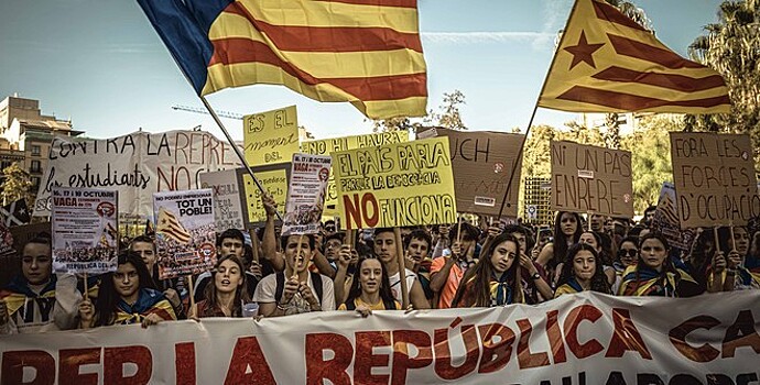 Сторонники независимости митингуют в Каталонии