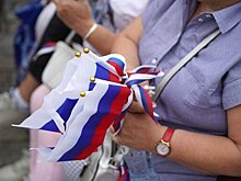 Люди собираются в центре столицы под патриотическим слоганом «Своих не бросаем!»