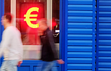 Евро взлетел выше 65 рублей впервые с июля