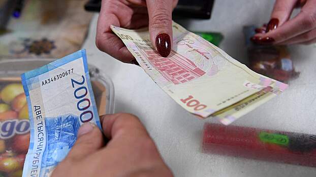 Украинцам разрешили до конца года обменять российские рубли