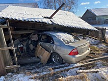 В Якутии водитель погиб после столкновения с баней