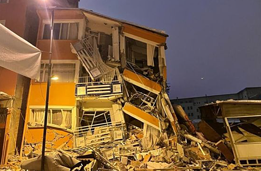 «Дом шатало»: россиянка рассказала о землетрясении в Турции