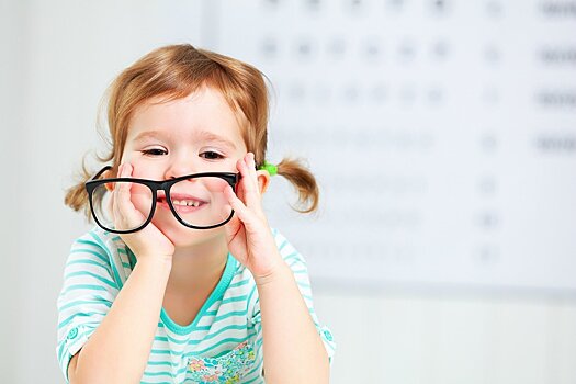 Как по поведению ребёнка понять, что ему нужны очки