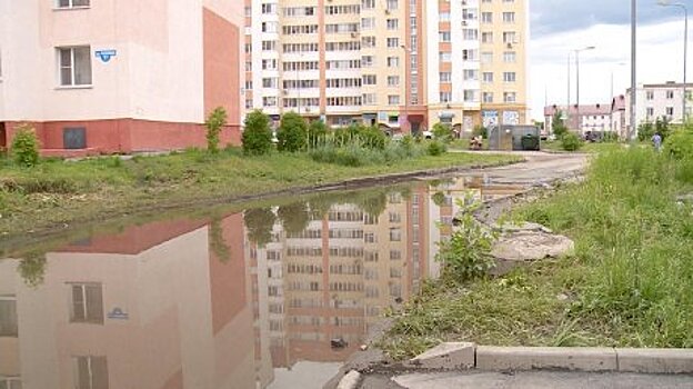На улице Чапаева остро не хватает ливневок и хорошего асфальта