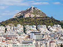 Делавший селфи во дворе церкви турист сорвался с вершины горы на камни