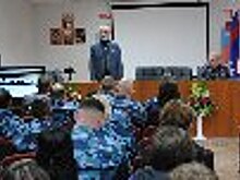 Исправительную колонию № 12 УФСИН России по Омской области посетил художник-микроминиатюрист Анатолий Коненко