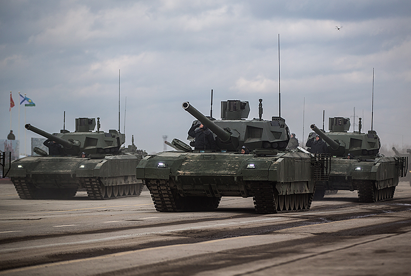 В 2019 году начнутся государственные испытания танка с необитаемой башней Т-14 «Армата». В общей сложности в период 2019-2021 годы российские военные должны получить 132 единицы Т-14 и боевых бронемашин Т-15, созданных на платформе «Армата». Всего в 2019 году российские военные ожидают получить около 4,2 тысячи единиц автомобильной и бронетехники