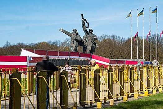 Как Россия ответит на акты вандализма с мемориалами памяти в Прибалтике