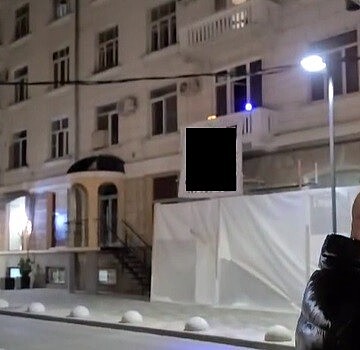 Огромный баннер с рекламой наркотиков «украсил» краснодарский Абрат