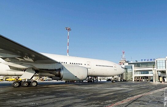Впервые в тюменском аэропорту «Рощино» приземлился Boeing-777
