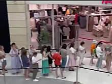 В магазины H&M в Москве выстроились огромные очереди