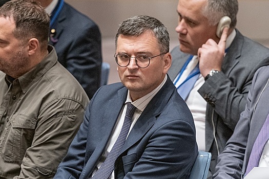 Кулеба: на территории Украины нигде не отменяют и не пересматривают комендантский час