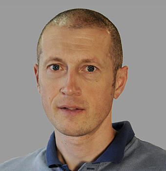 Оставьте площадку детям