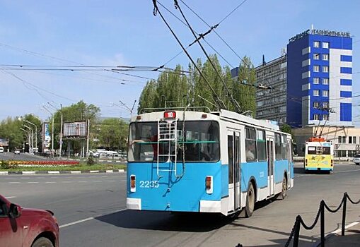 В Саратове из-за аварии с «ГАЗелью» остановились трамваи