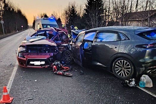 В Ленобласти автомобили с людьми разбились в жесткой аварии