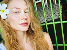 Ходченкова показала, как разгуливает по альпийскому шале с голыми ногами